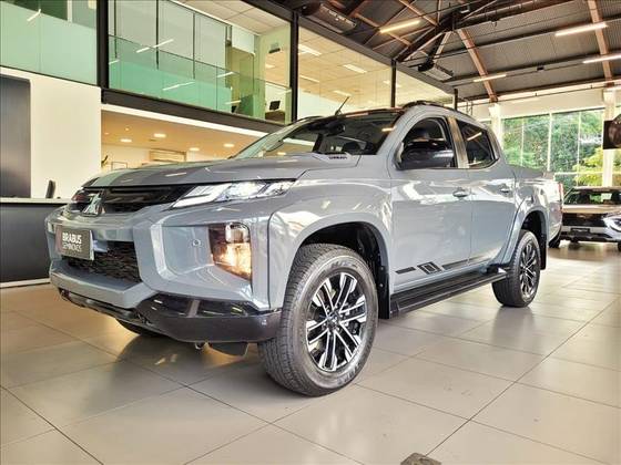 MITSUBISHI L200 TRITON 2.4 16V TURBO DIESEL SPORT HPE-S URBAN CD 4P 4X4 AUTOMÁTICO MITSUBISHI L200 TRITON 2.4 16V TURBO DIESEL SPORT HPE-S URBAN CD 4P 4X4 AUTOMÁTICO